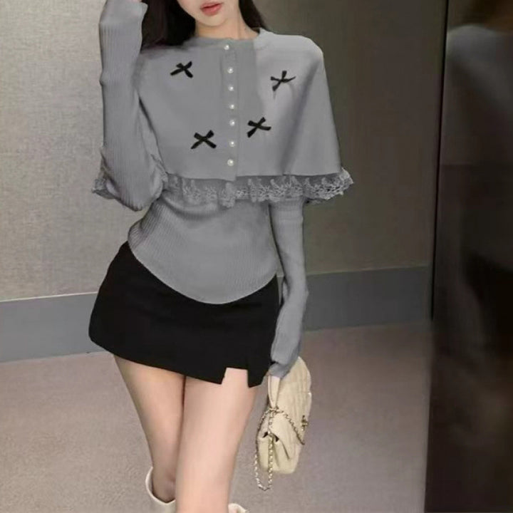 Blouse en tricot élégante pour femme avec bordure en dentelle et boutons décoratifs Chic & Stil