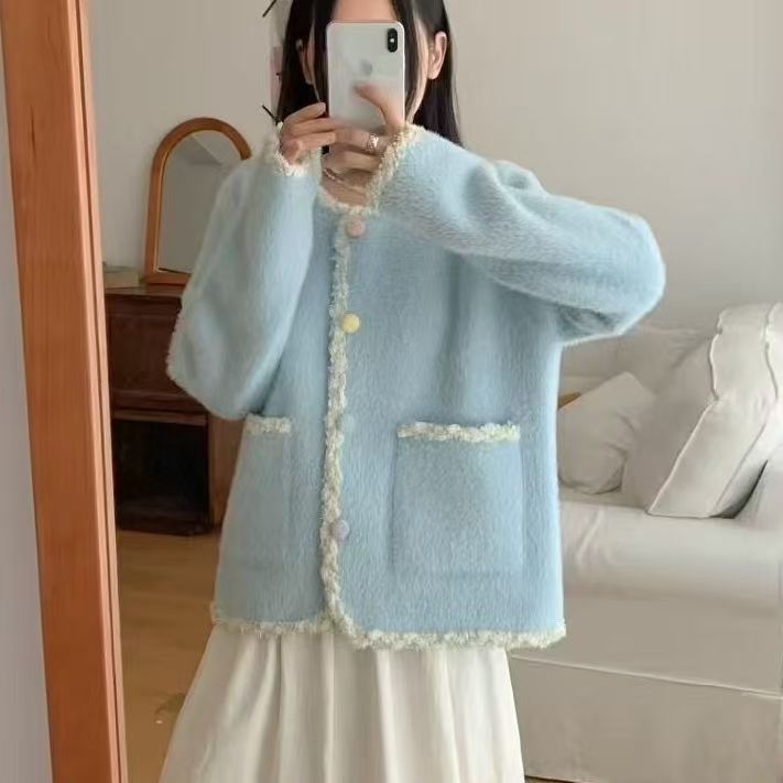 Veste câline pour femmes au style élégant avec des accents contrastants Chic & Stil