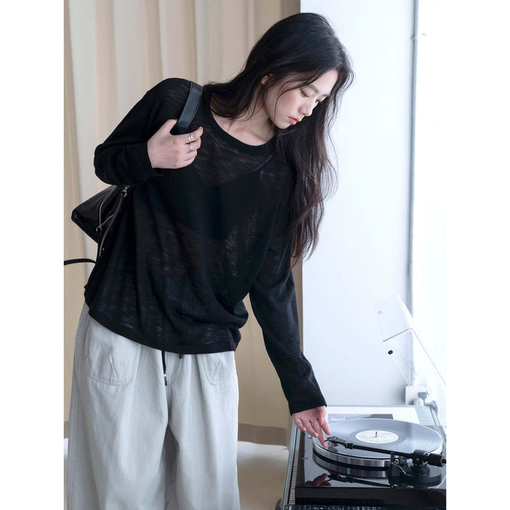 Women's Lightweight Fine Knit Long Sleeve Sweater with Round Neck Amarae