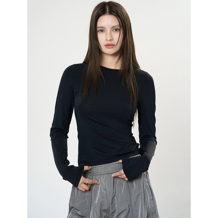 Women's Figure-Fitting Long Sleeve Functional Shirt with Thumb Hole and Stretch Seams Amarae