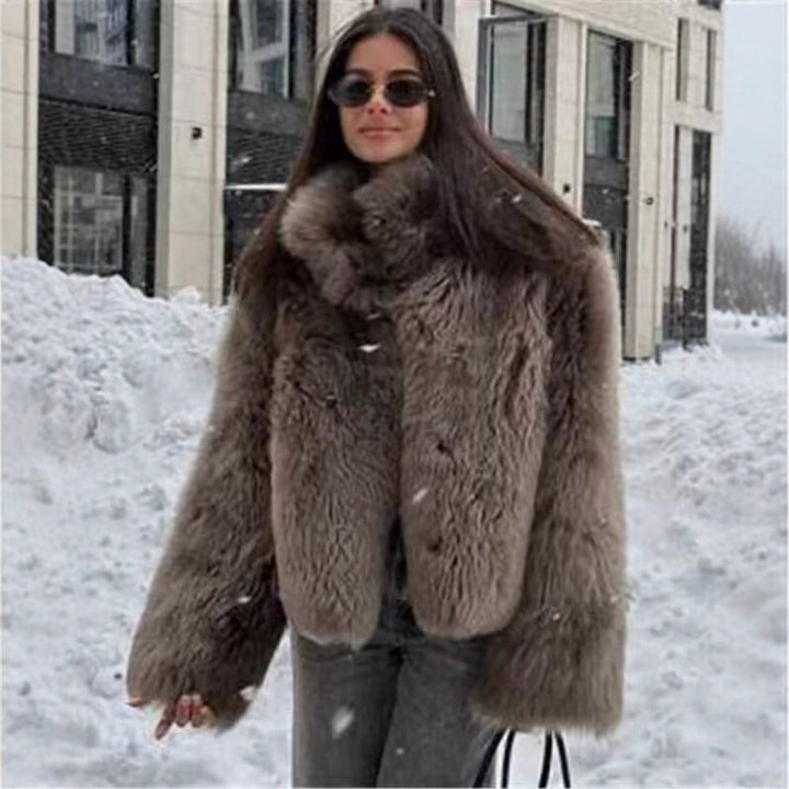 Veste en peluche confortable pour femmes avec col haut et coupe ample Chic & Stil