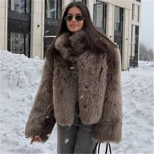 Veste en peluche confortable pour femmes avec col haut et coupe ample Chic & Stil