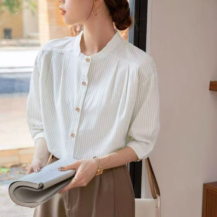 Blouse rayée élégante pour femmes avec col montant traditionnel Chic & Stil