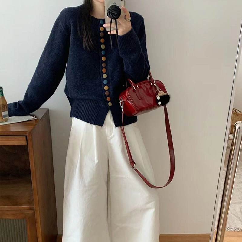 Cardigan pour femmes avec des détails de boutons colorés et une coupe décontractée Chic & Stil