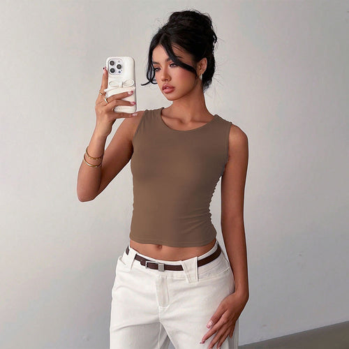 Chic & Stil women's short top with a fitted cut and classic round neck