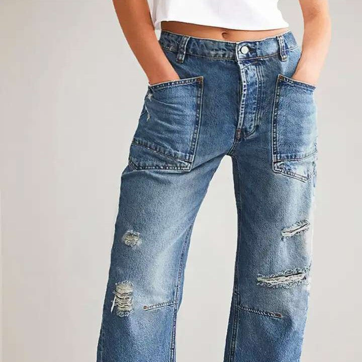 Vintage look baggy jeans for women with distressed details and cargo pockets Chic & Stil