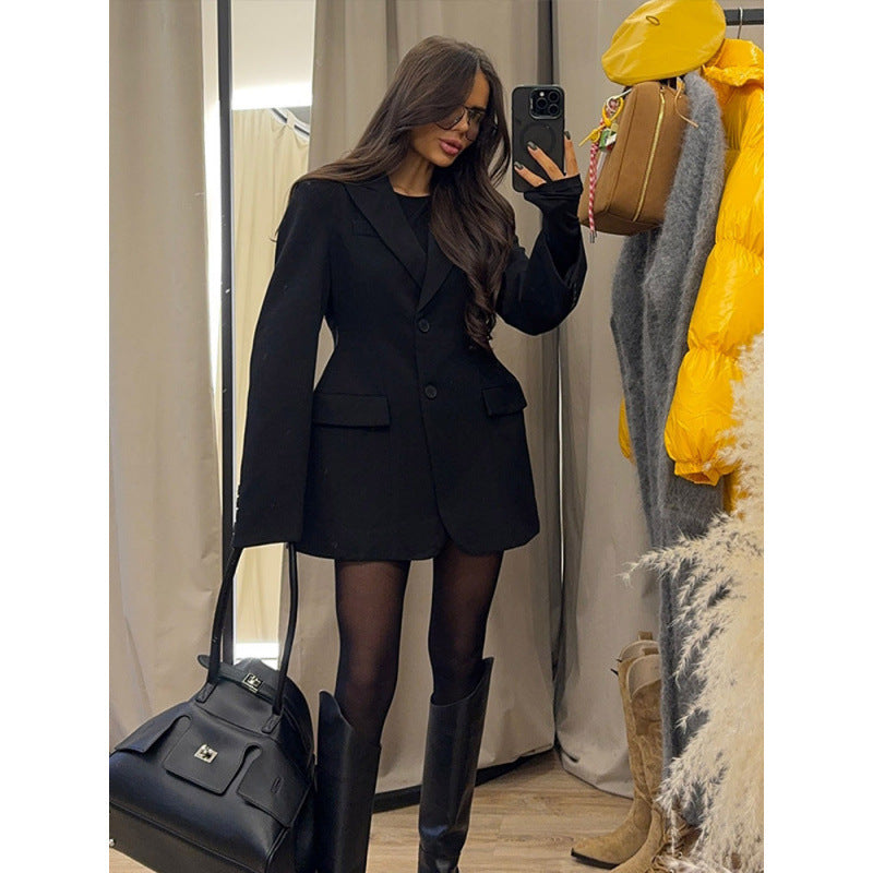 Elegant blazer for women with oversized cut and structured accents Lune London