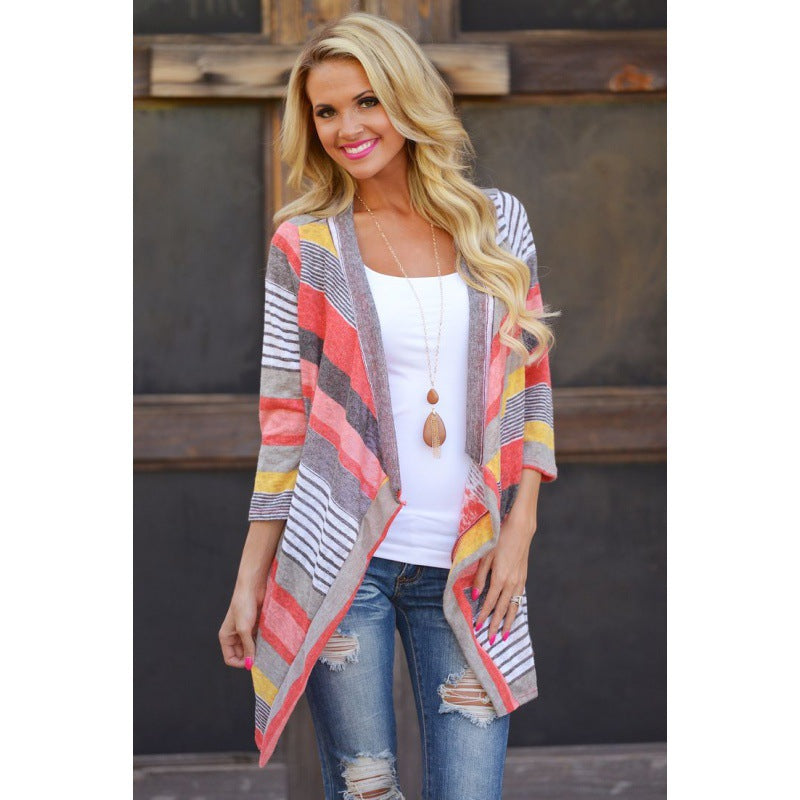 Cardigan pour femmes avec coupe asymétrique et motif de rayures colorées Chic & Stil