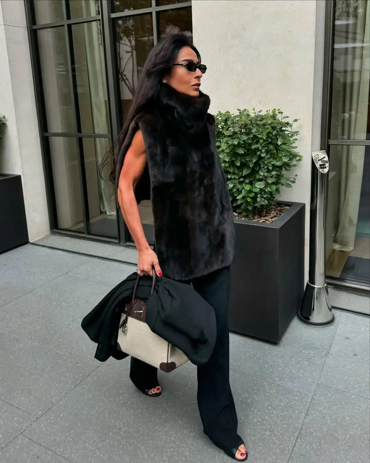 Ladies Elegant and Soft Scarf in High-Quality Material Lune London