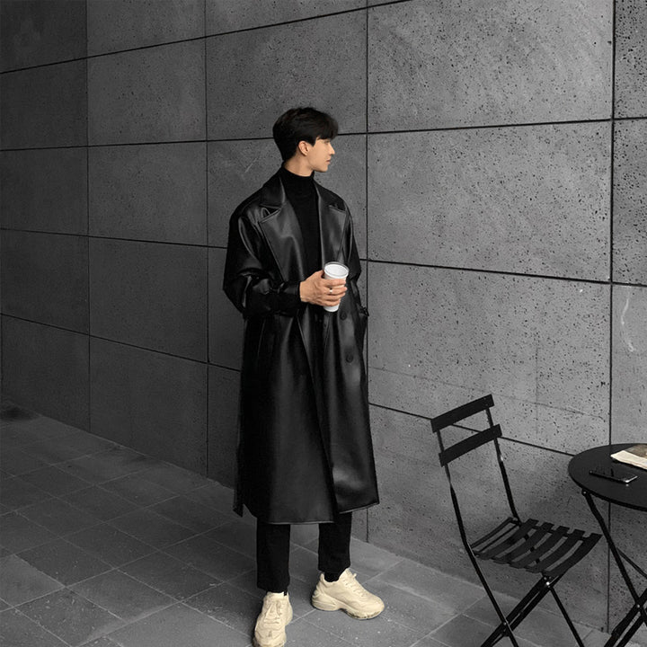 Stylish Long Coat for Men in High-Quality Synthetic Leather with an Elegant Cut Lune London
