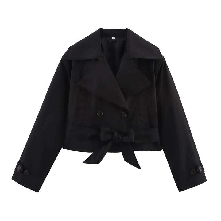 Short trench coat for women with an elegant waist and practical pockets Lune London