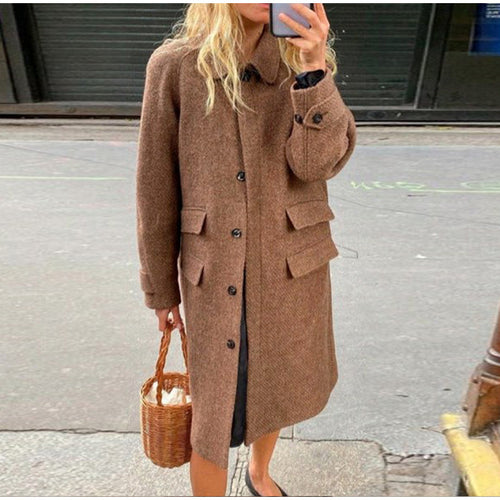 Elegant wool coat for women with pockets and contrasting buttons Amarae