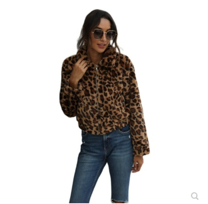 Short jacket for ladies in chic leopard print Style