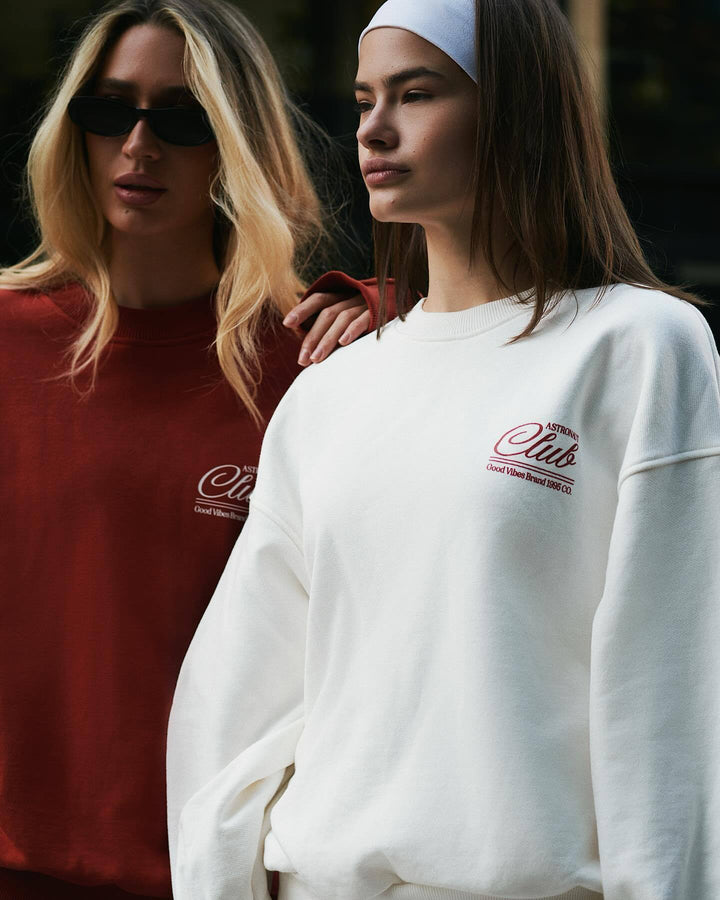 Casual sweatshirt for women with creative logo detail and off-the-shoulder Amarae