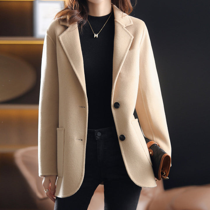 Lune London Elegant jacket for women with minimalist style