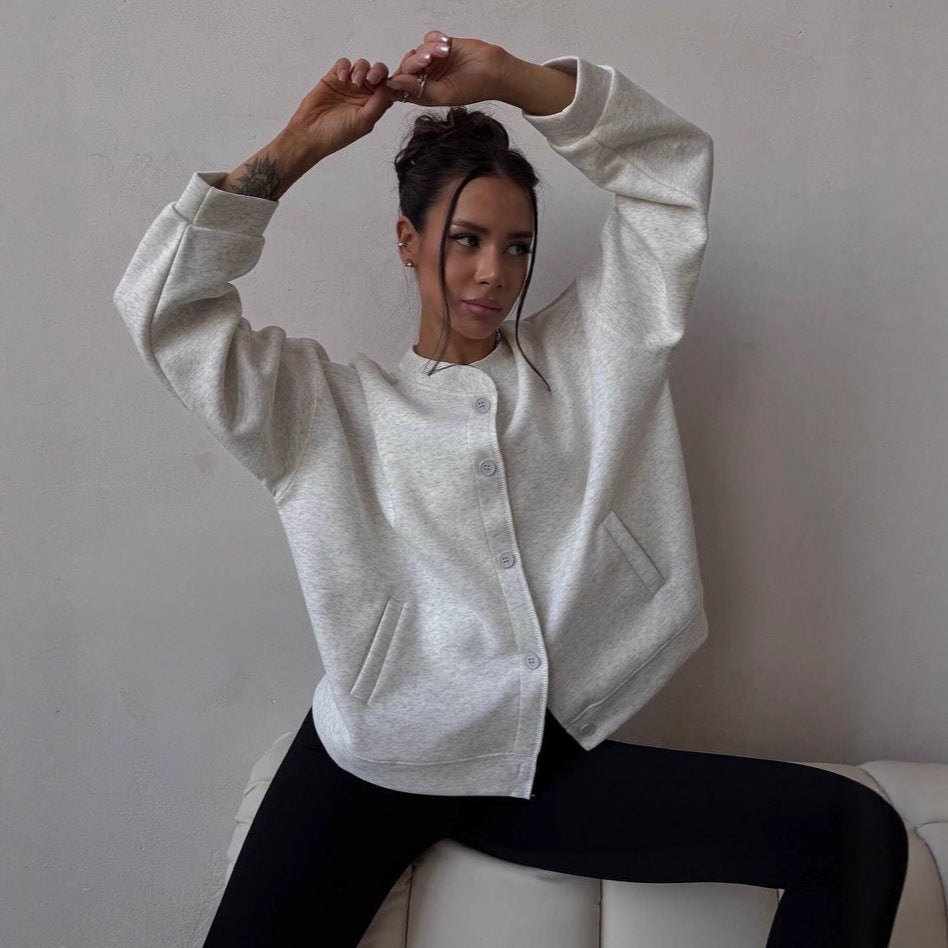 Casual oversized hoodie jacket for women with practical pockets and chic buttoning Style