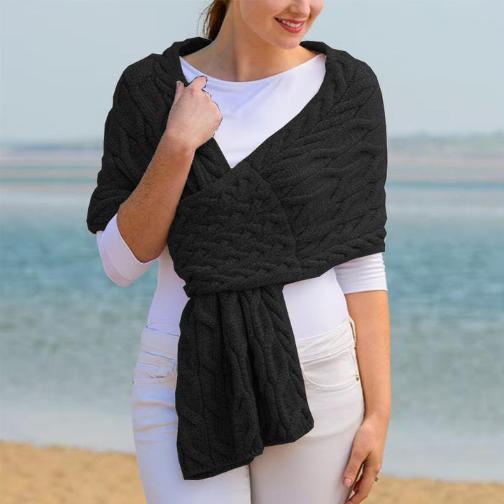 Knitted scarf for women with a modern cable pattern and versatile wearing comfort Lune London