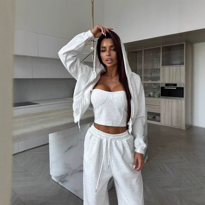 Lune London sporty-elegant lounge set for women with a cropped top and wide pants