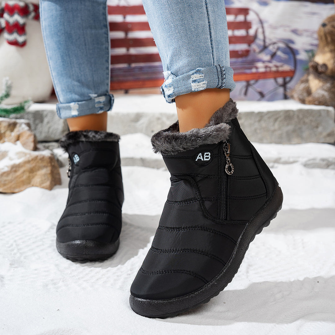 Women's winter boots with practical zip and cozy inner lining Lune London