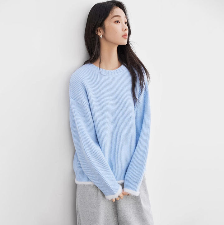 Pull moelleux pour femmes avec une coupe décontractée et des détails modernes en côte Chic & Stil