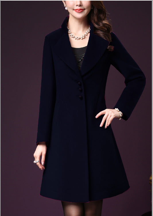 Classic wool coat for women, fitted with an elegant lapel Lune London