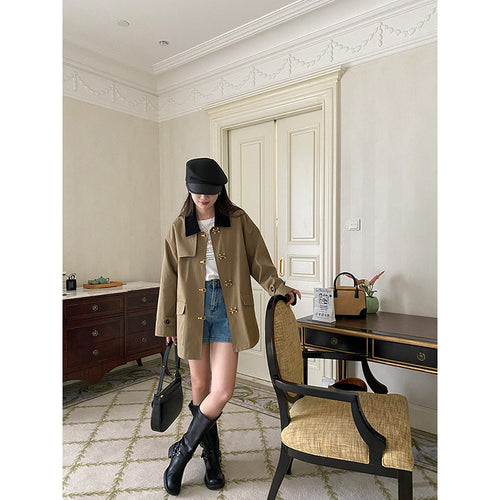 Ladies fashionable transitional jacket with decorative buttons and wide cut Chic & Stil