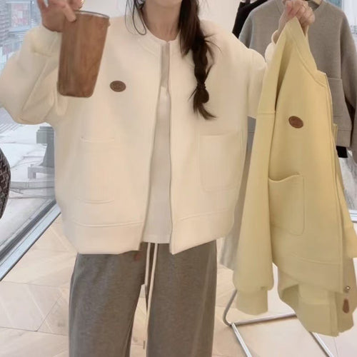 Women's oversized sweat jacket with practical pockets and fashionable design Chic & Stil