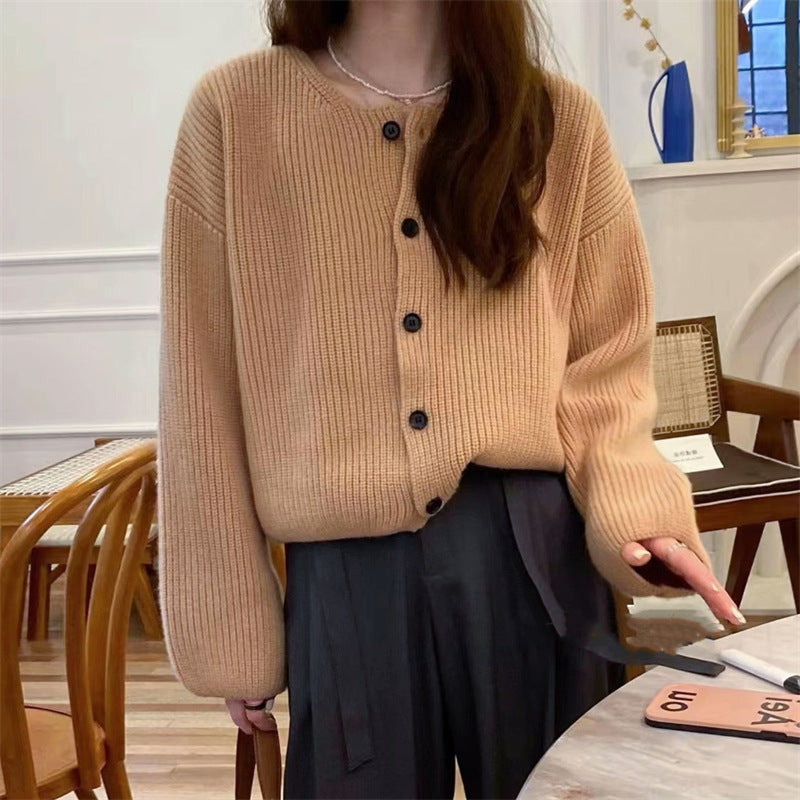 Cardigan en tricot décontracté pour femmes avec des détails de boutons décoratifs et une coupe ample Chic & Stil