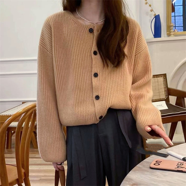 Cardigan en tricot décontracté pour femmes avec des détails de boutons décoratifs et une coupe ample Chic & Stil