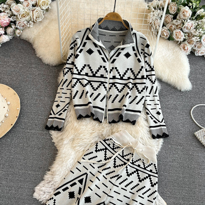 Trendy knit suit for women with geometric patterns Lune London