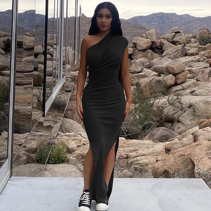 Maxi dress for women with an off-shoulder design and an elegant slit Lune London