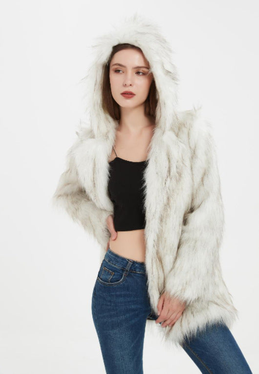 Women’s hooded jacket in soft faux fur with side pockets Lune London