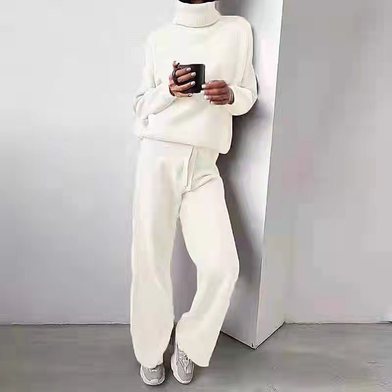 Cozy knit lounge set for women with wide pants and elegant round neck Lune London