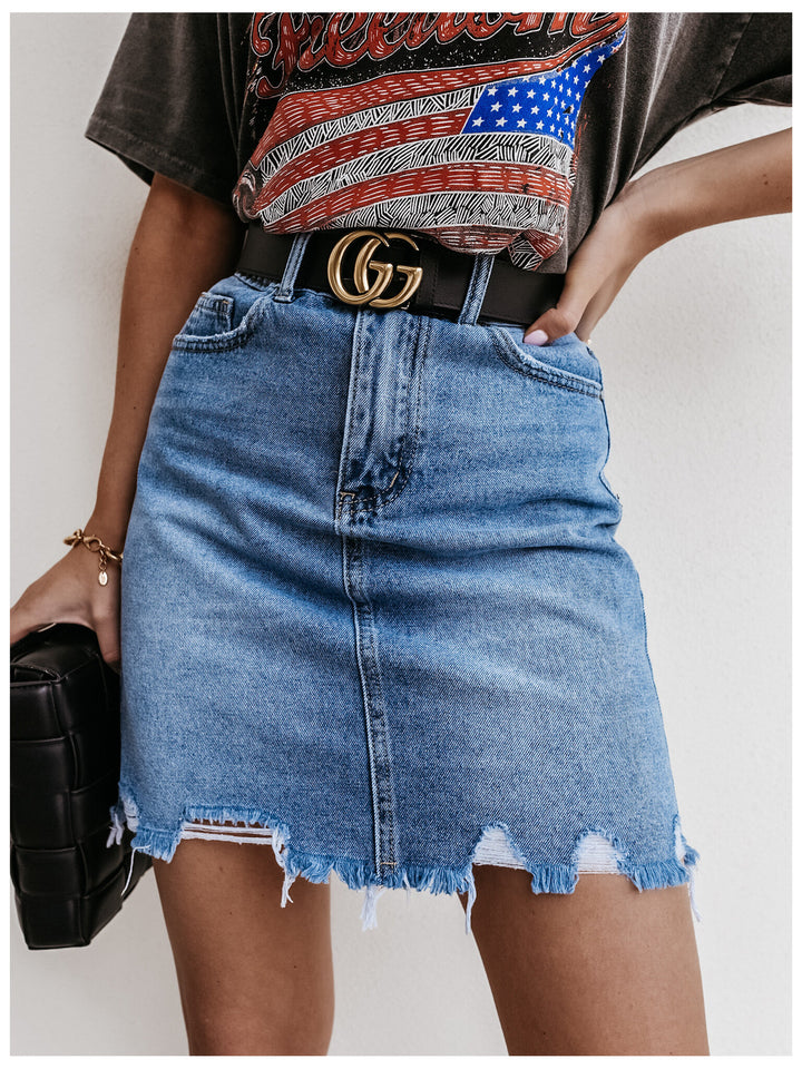 Mini denim skirts for women in a vintage style with frayed hem Chic & Stil