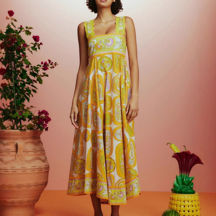 Maxi dress for women with floral pattern and chic ruffled design Chic & Stil