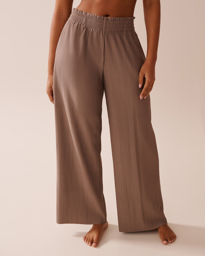Casual pleated pants for women with elastic waistband and side pockets Lune London