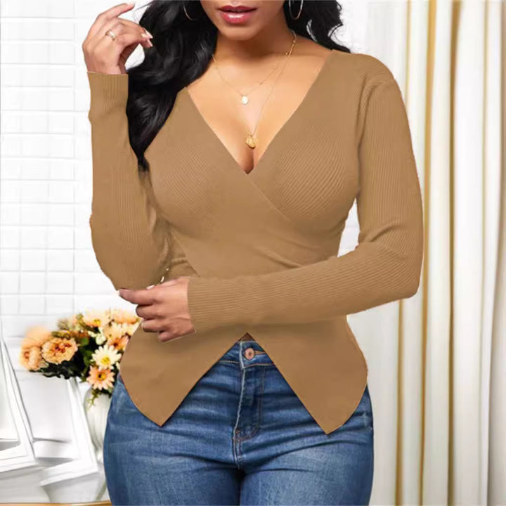 Ladies elegant rolled top in textured ribbed fabric and deep V-neck Lune London