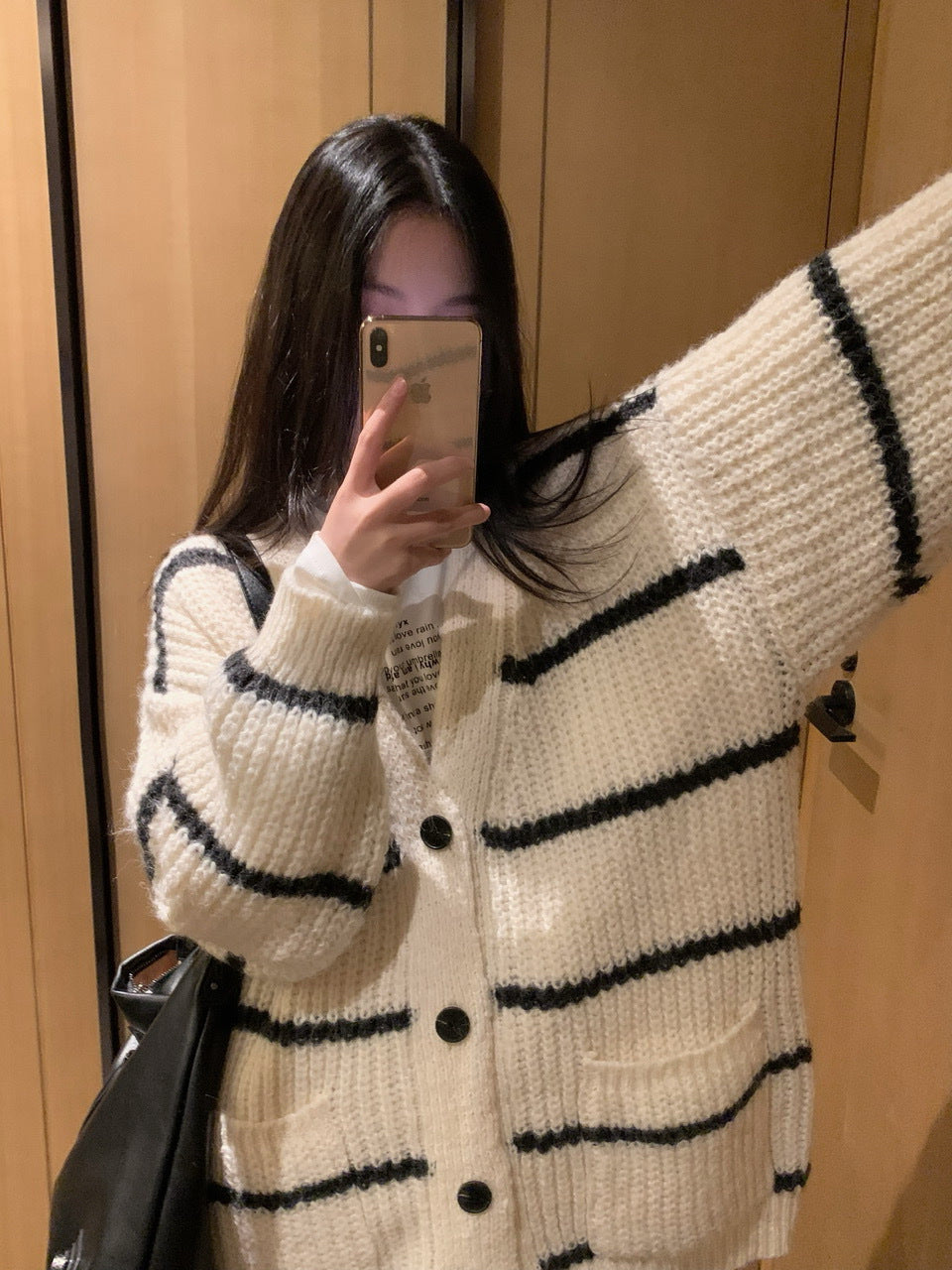 Ladies Thick Knit Cardigan with practical pockets and button closure Lune London