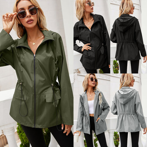 Veste de pluie légère pour femmes avec capuche et taille ajustable Amarae