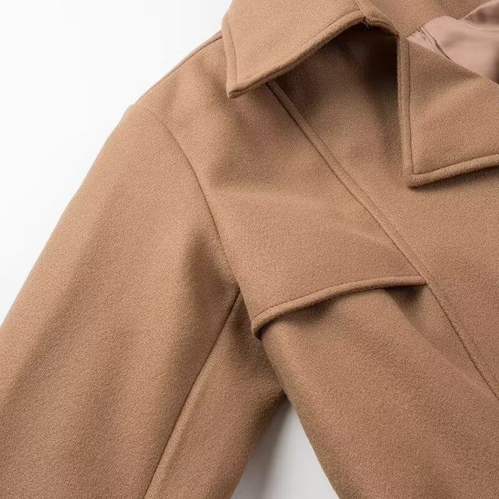 Manteau trench élégant pour femmes avec ceinture à la taille et double boutonnière Chic & Stil