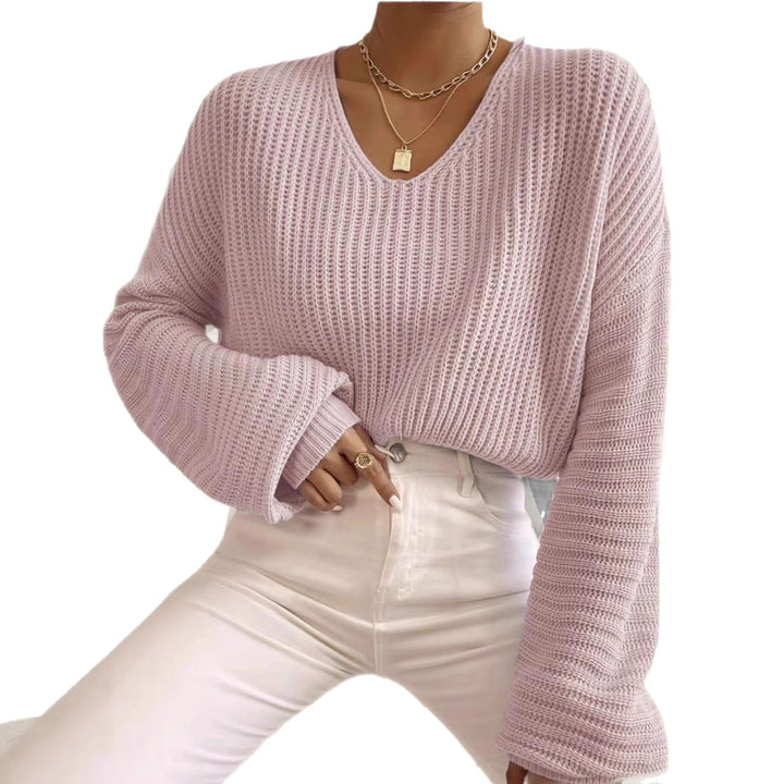 V-neck sweater with a scoop neckline for ladies in fine knit Lune London