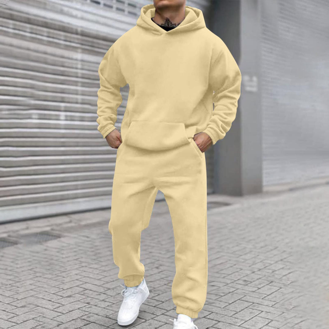 Comfortable leisure suit for men with oversized cut and kangaroo pocket Lune London