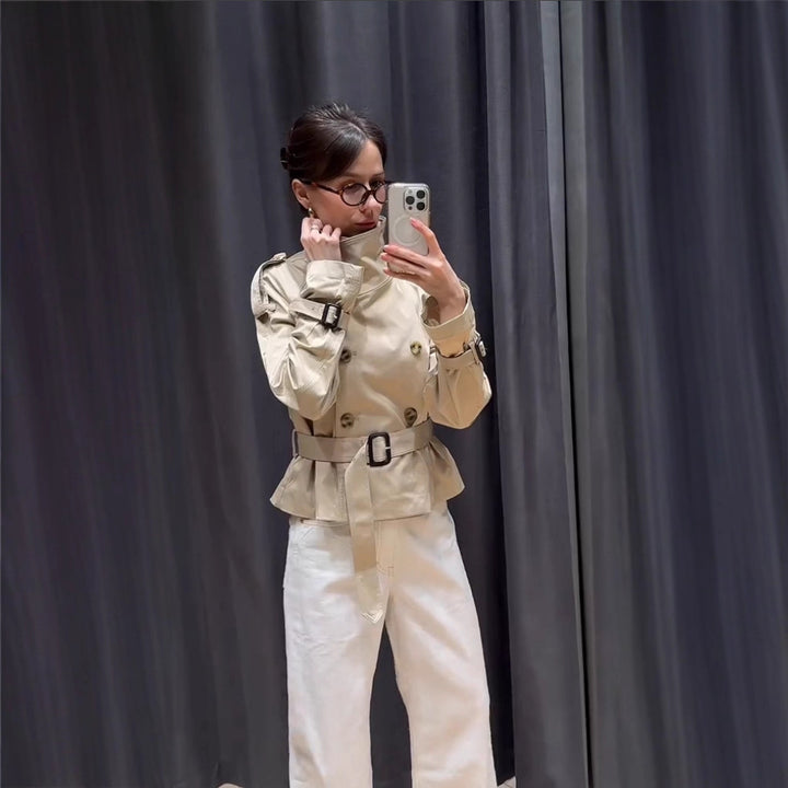 Modern trench coat for women with high collar and practical side pockets Lune London