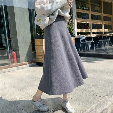 Elegant midi skirt for ladies with a relaxed fit and a decorative textured pattern Lune London