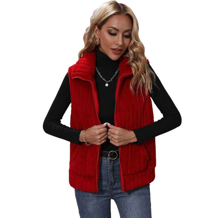 Fleece vest for women with textured material and practical pockets Lune London