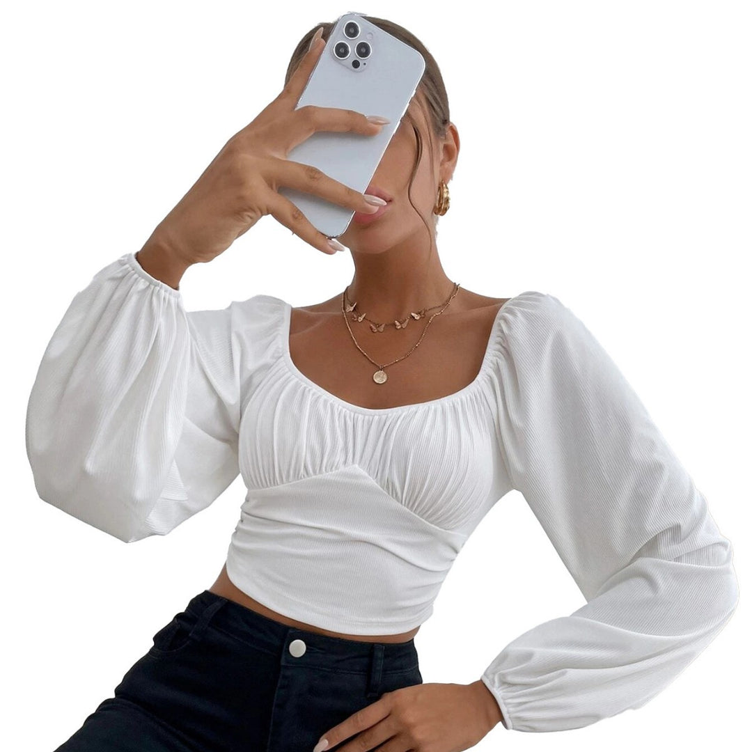 Haut court pour femmes avec un design de manches bouffantes élégant et une coupe ajustée Chic & Stil