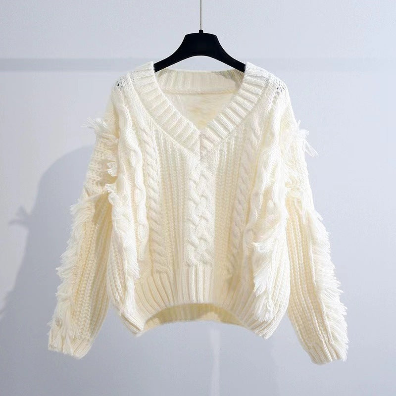 Ladies chunky knit sweater with fringes and V-neck Lune London