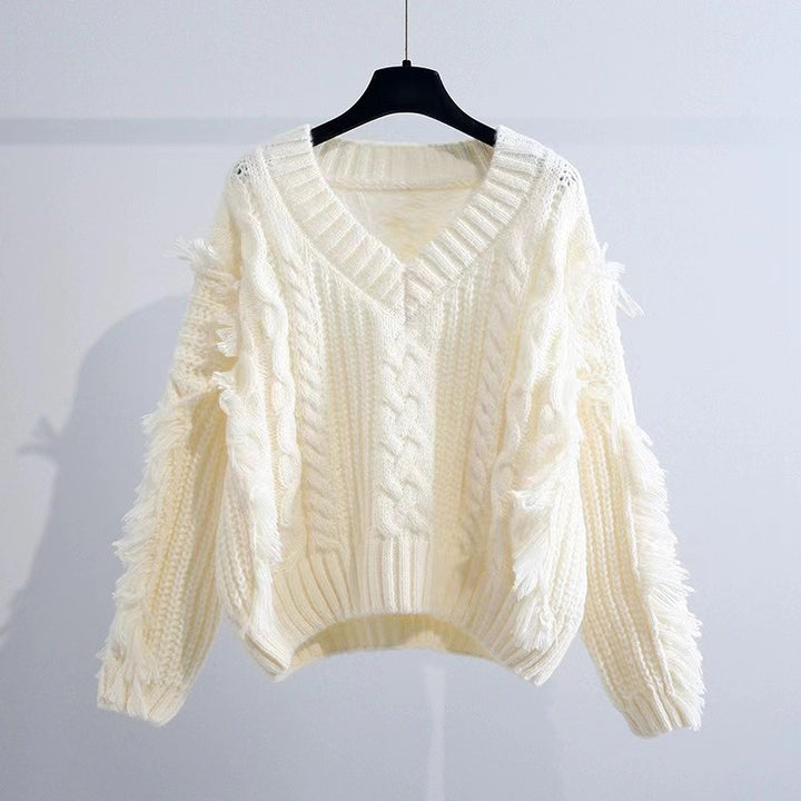 Ladies chunky knit sweater with fringes and V-neck Lune London
