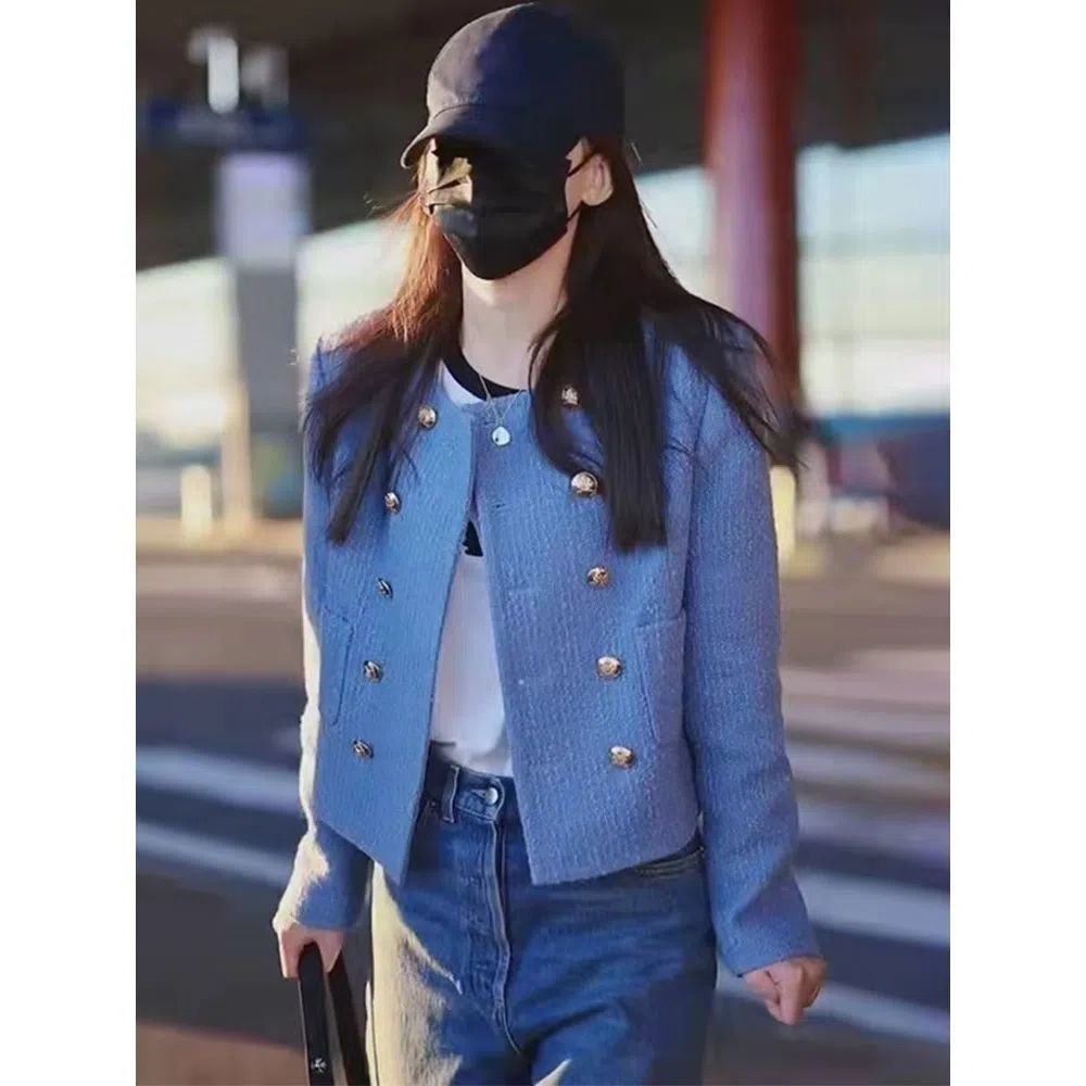 Veste bouclée élégante pour femmes avec boutons dorés Chic & Stil