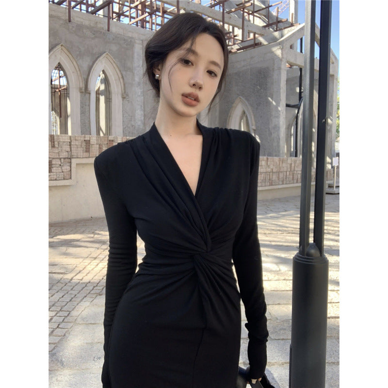 Women Elegant Wrap Dress with Deep V Neckline and Detail-Loving Pleating Chic & Stil